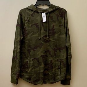 NWT - American Eagle - Men’s Super Soft Thermal Hoodie Tee - Olive Camo - XS